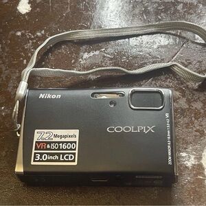 Nikon COOLPIX S50 Compact Digital Camera With Battery UNTESTED (I)